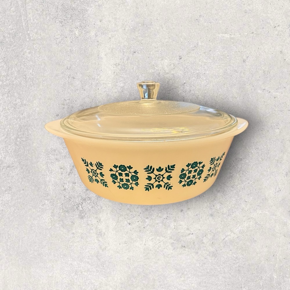 Vintage Glasbake 1 1/2 quart dish with lid in snowflake pattern
